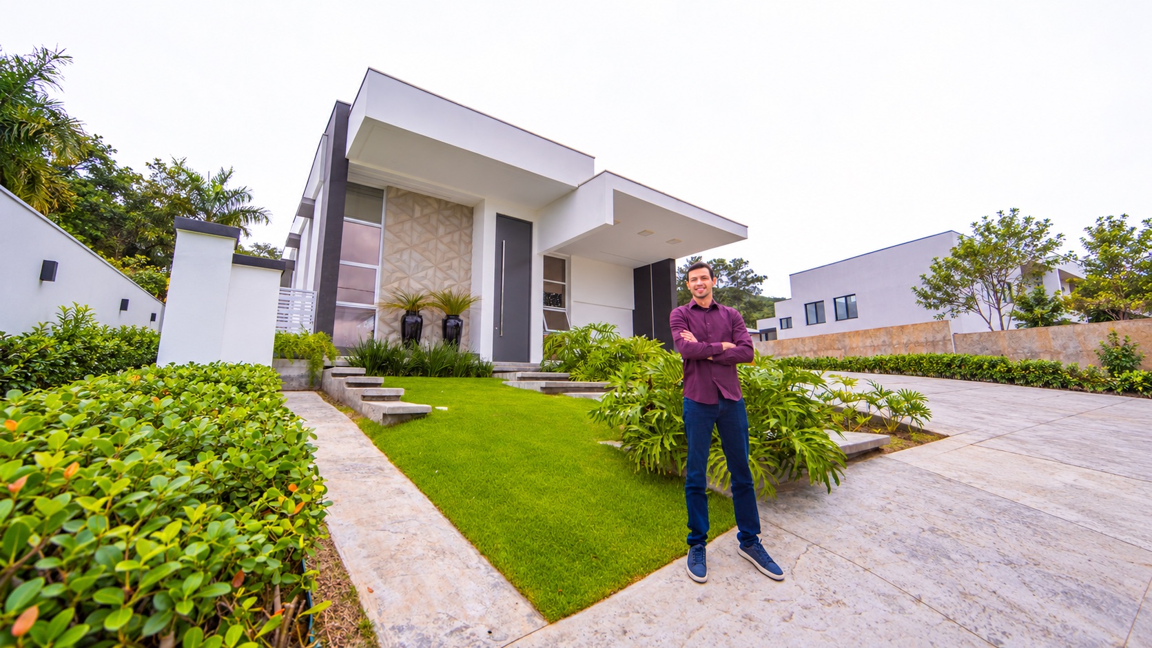 Douglas em frente a uma residência contemporânea com jardim.